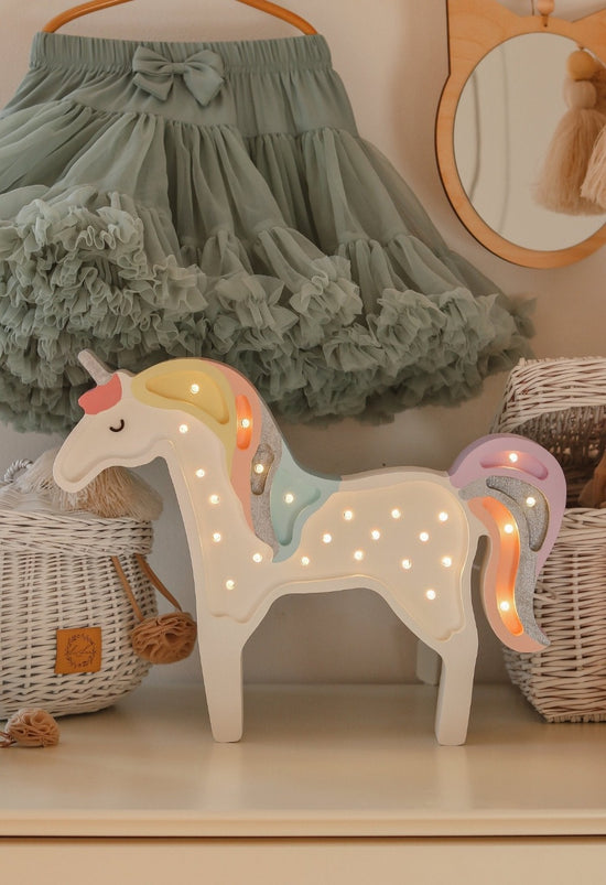 Lampi í barnaherbergi, hvítur einhyrningur frá Little Lights