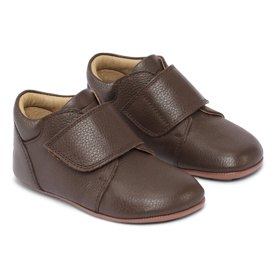 brúnir ungbarnaskór