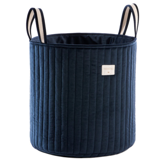 leikfangakarfa í barnaherbergi